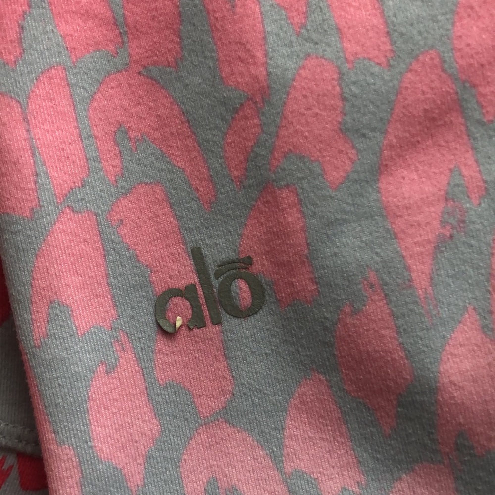 Alo yoga Capri Leggings Airbrush Pink Gray Ombre Animal Print - Picture 6 of 7